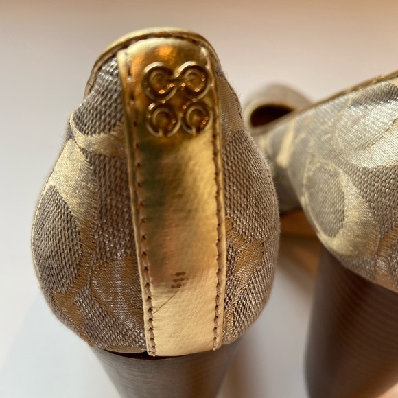LAST CHANCE!  COACH "Tristian" Signature Pattern Pump in Gold - Picture 11 of 13